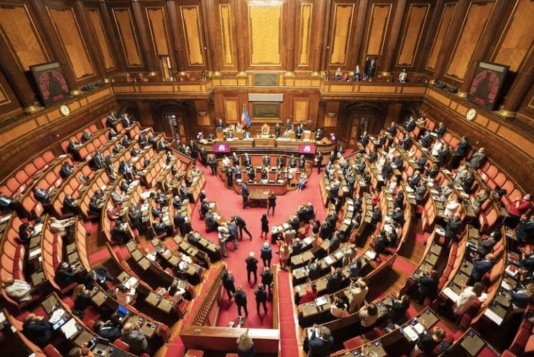 برلمان إيطاليا يقر لائحة الدول الآمنة