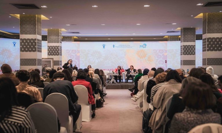 تحالف جمعيات نسائية يفتح الحوار بين مختلف الأجيال المدافعة عن حقوق المرأة المغربية تحالف جمعيات نسائية يفتح الحوار بين مختلف الأجيال المدافعة عن حقوق المرأة المغربية