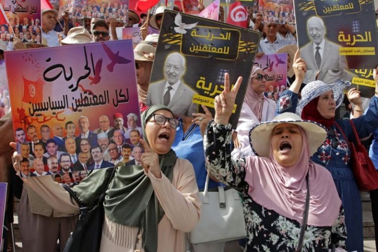 جبهة تونسية تدافع عن معتقلي الرأي