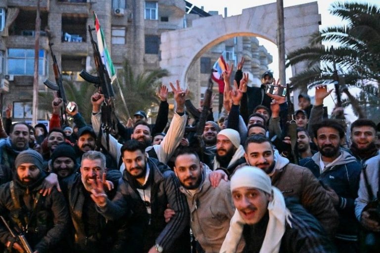 فرنسا ترحب بإسقاط النظام في سوريا