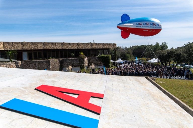 فرنسا تستضيف قمة الذكاء الاصطناعي