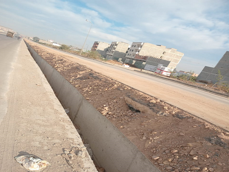 مديونة .. الخنادق وغياب الاشارات على جنبات الطريق يهددان سلامة السائقين مديونة .. الخنادق وغياب الاشارات على جنبات الطريق يهددان سلامة السائقين