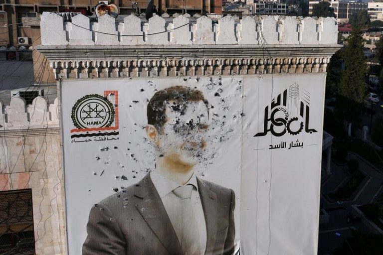 "نهاية الأسد" .. قوات المعارضة تدخل دمشق والجيش يعترف بـ"سقوط النظام"