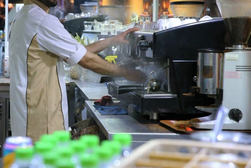 وزير التجارة يلتقي بأرباب المقاهي وزير التجارة يلتقي بأرباب المقاهي