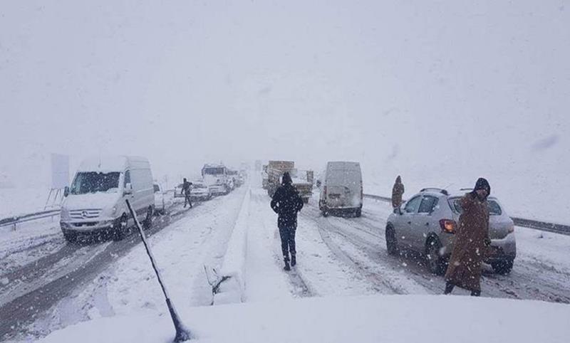 إقليم إفران: السلطات معبأة لفتح المحاور الطرقية بعد التساقطات الثلجية