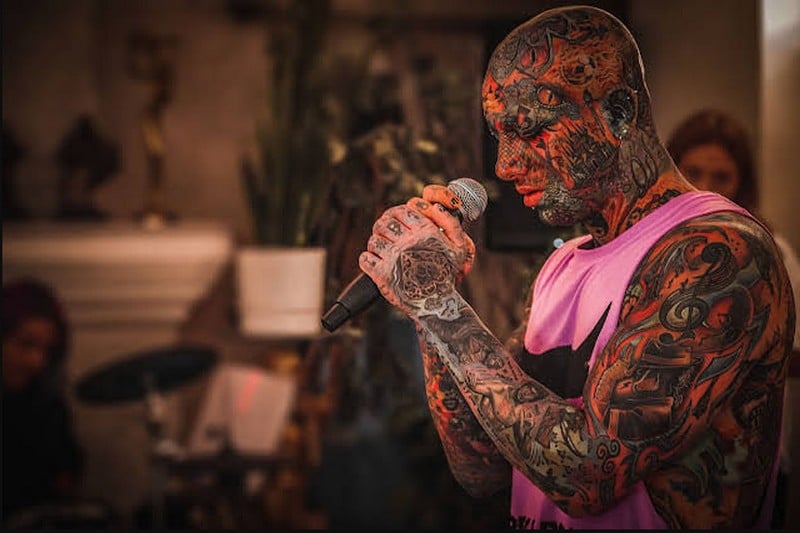 إيران تدين مغني راب بالإعدام إيران تدين مغني راب بالإعدام