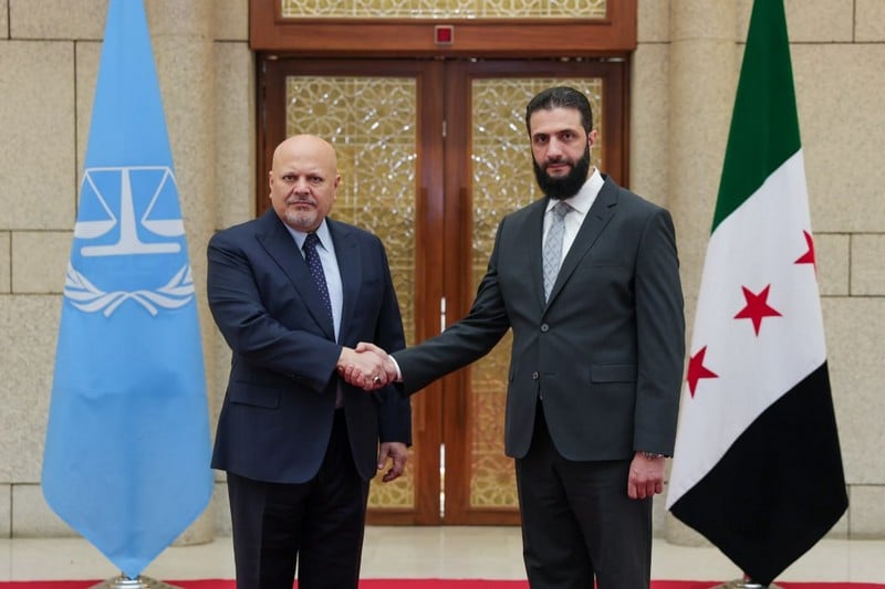 الشرع يستقبل وفد المحكمة الجنائية الشرع يستقبل وفد المحكمة الجنائية