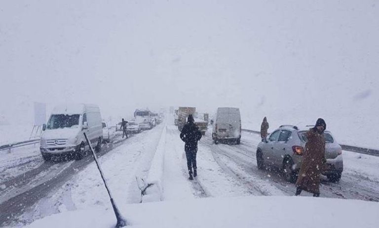 إقليم إفران: السلطات معبأة لفتح المحاور الطرقية بعد التساقطات الثلجية