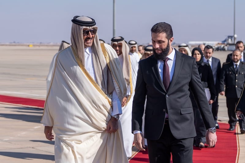 الشرع يستقبل أمير قطر في دمشق