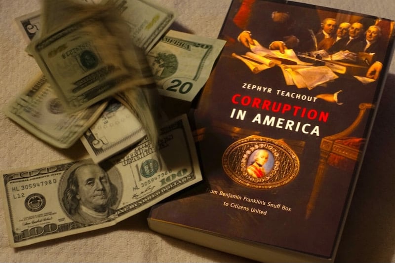 "الفساد في أمريكا".. من صندوق السعوط لفرانكلين إلى المواطنين المتحدين "الفساد في أمريكا".. من صندوق السعوط لفرانكلين إلى المواطنين المتحدين