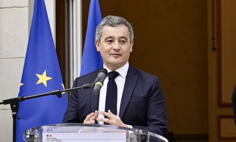 وزير العدل الفرنسي يطالب بإنهاء تنقل المسؤولين الجزائريين بلا تأشيرة وزير العدل الفرنسي يطالب بإنهاء تنقل المسؤولين الجزائريين بلا تأشيرة