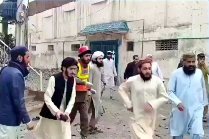 مسجد باكستاني يتعرض للتفجير