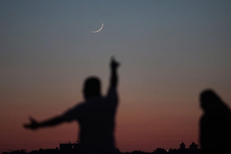 السعودية تعلن رؤية هلال رمضان