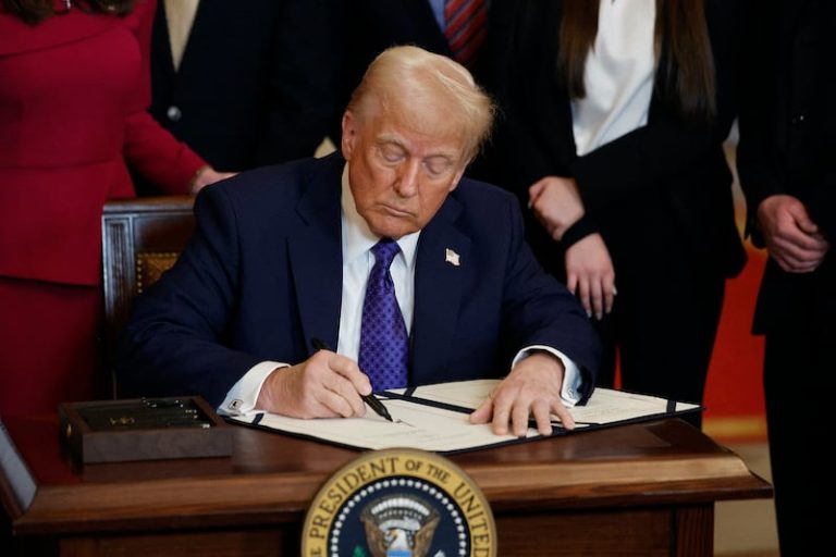 البيت الأبيض: ترامب يفي بأكبر الوعود