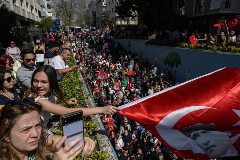 المعارضة تحتج بكثافة في إسطنبول