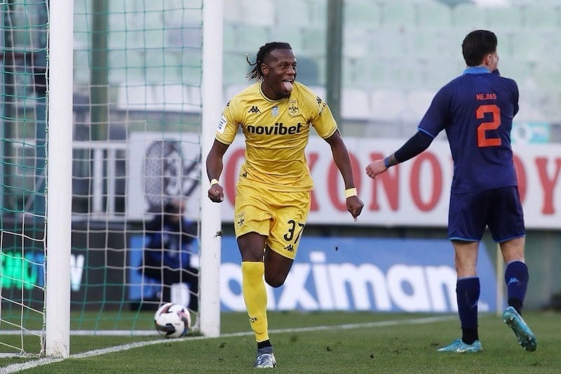 تألق حمزة منديل يجذب باناثينايكوس تألق حمزة منديل يجذب باناثينايكوس