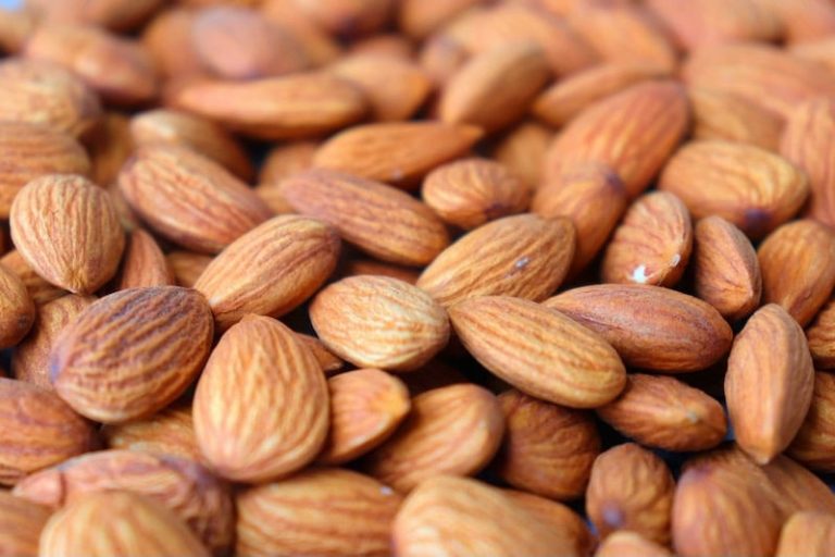 أطنان اللوز الصيني تدخل المغرب