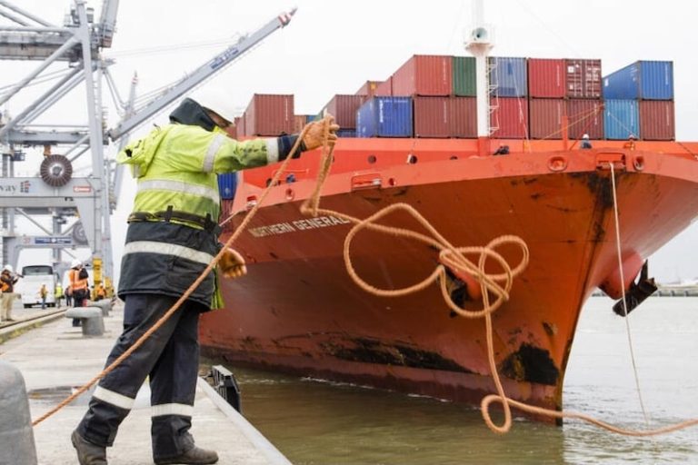 أوروبا تؤكد الرد على رسوم ترامب