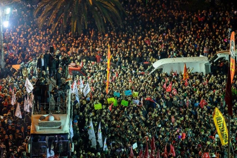 الآلاف يطالبون بإسقاط حكومة أردوغان