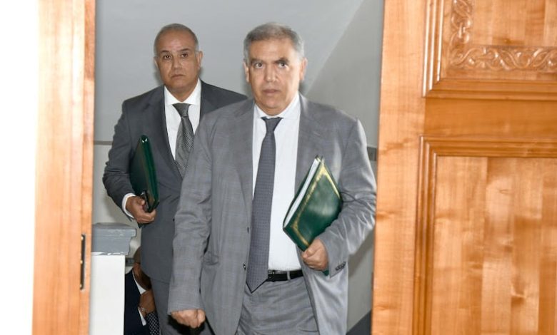 الداخلية تحقق في تعاقدات مشبوهة بين مجالس منتخبة ومكاتب دراسات الداخلية تحقق في تعاقدات مشبوهة بين مجالس منتخبة ومكاتب دراسات