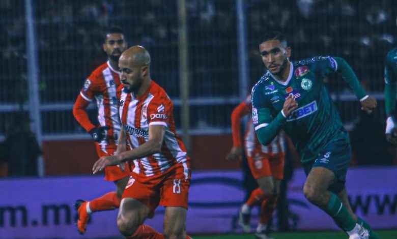 الرجاء يقلب الطاولة على "الكوديم" الرجاء يقلب الطاولة على "الكوديم"