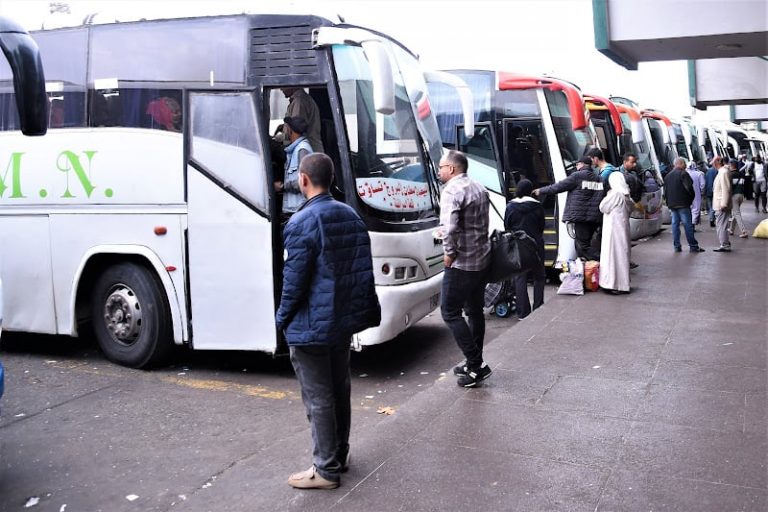 مهنيو النقل الطرقي يطمئنون المغاربة بشأن وفرة عروض تنقلات العيد