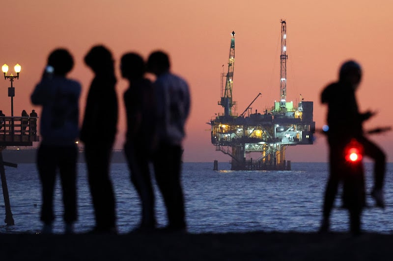 أسعار النفط تهبط لأدنى مستوى أسعار النفط تهبط لأدنى مستوى