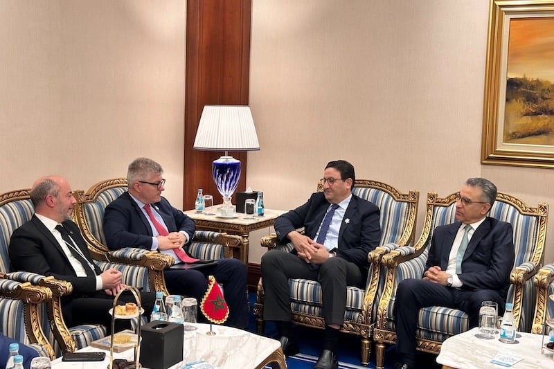 قيوح يتباحث مع سالازار في قطر