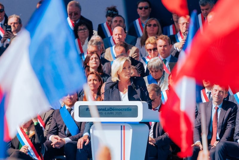 لوبن تدين "تسييس القضاء" بفرنسا