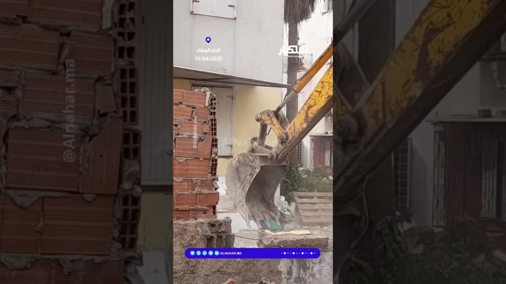 كازا ….القايد بالطراكس كيحيد كاع الزيادات بالحي المحمدي والساكنة بانية جرادي حابسين بيهم الطريق😱
