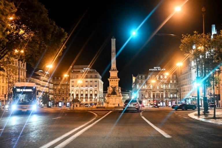 إمدادات الكهرباء تعود في البرتغال