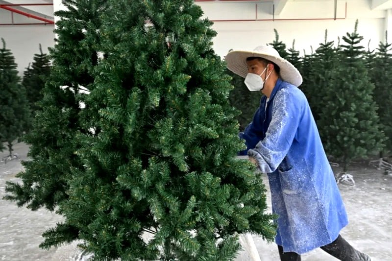 الرسوم الجمركية الجديدة بأمريكا توحد شغيلة الوحدات الصناعية الصينية