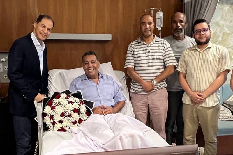 السفير الكوميري يطمئن على الطاوسي