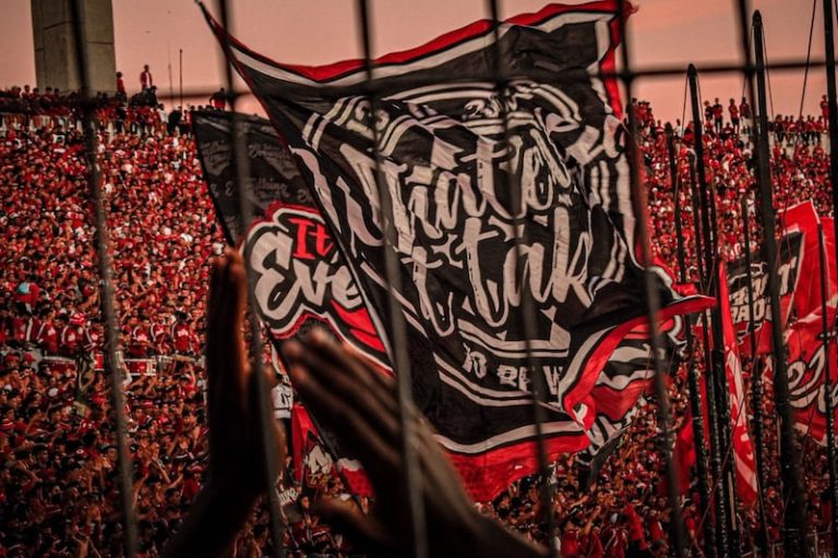 "الوينرز": آيت منا يهين فريق الوداد