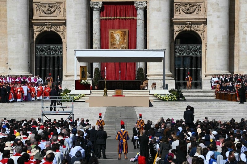 بدء مراسم جنازة البابا في الفاتيكان بدء مراسم جنازة البابا في الفاتيكان