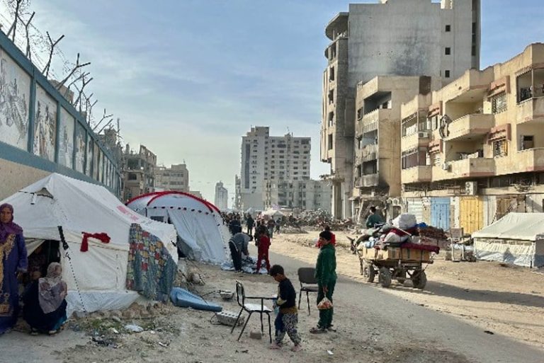 ذخائر غير مفجرة تهدد أطفال غزة