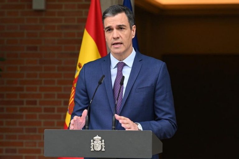 سانشيز يدعو إلى "اجتماع عاجل"