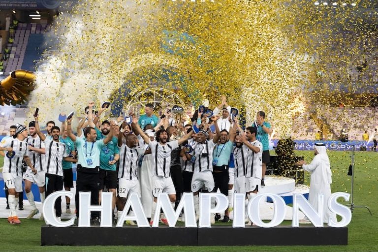 عموتة يُتوج الجزيرة بكأس الإمارات