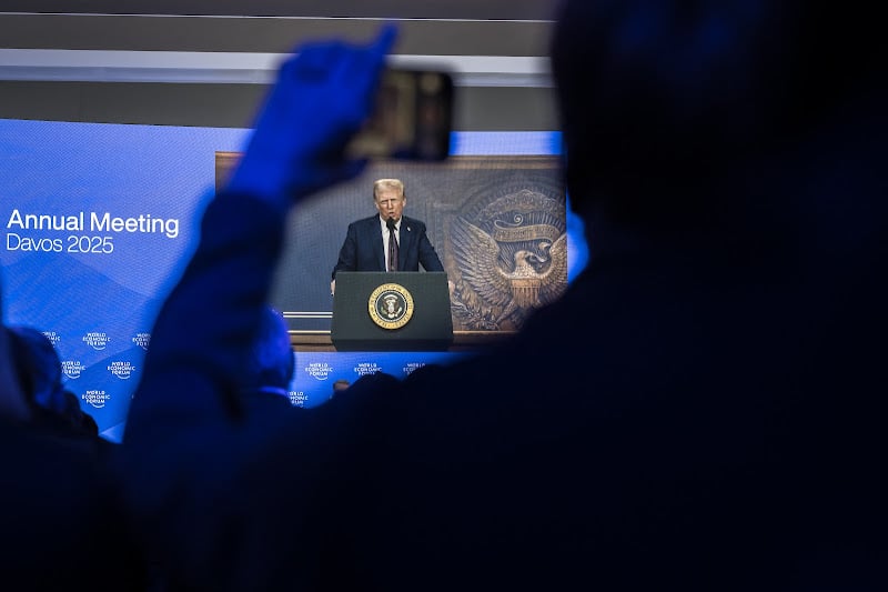 قاض أمريكي يمنع قرارا لترامب