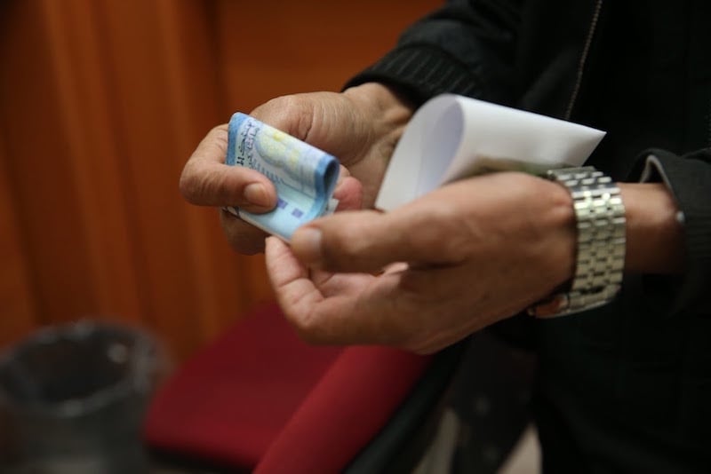 مؤشر ثقة الأسر يتحسن في المغرب مؤشر ثقة الأسر يتحسن في المغرب