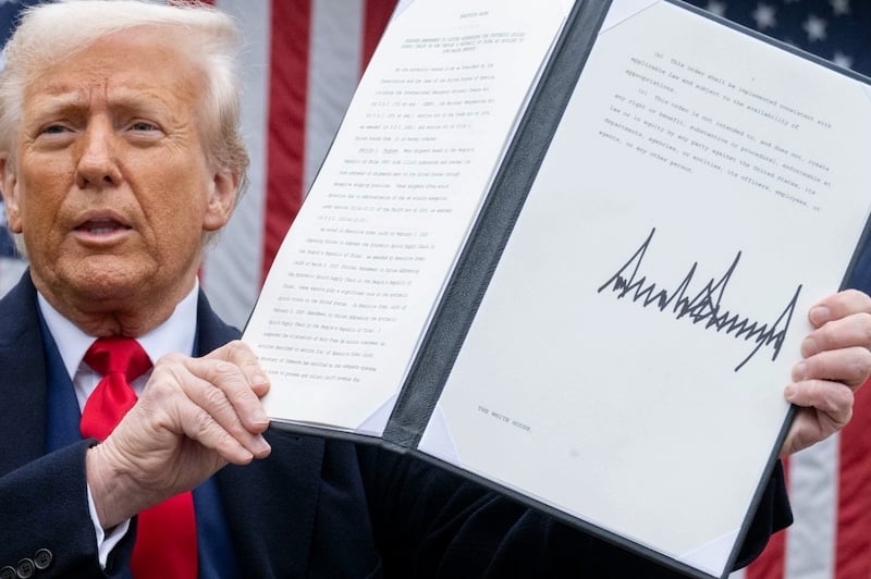 ماكرون: رسوم ترامب "قرار جائر"