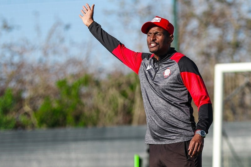 ‬موكوينا بدون راتب منذ ثمانية أشهر