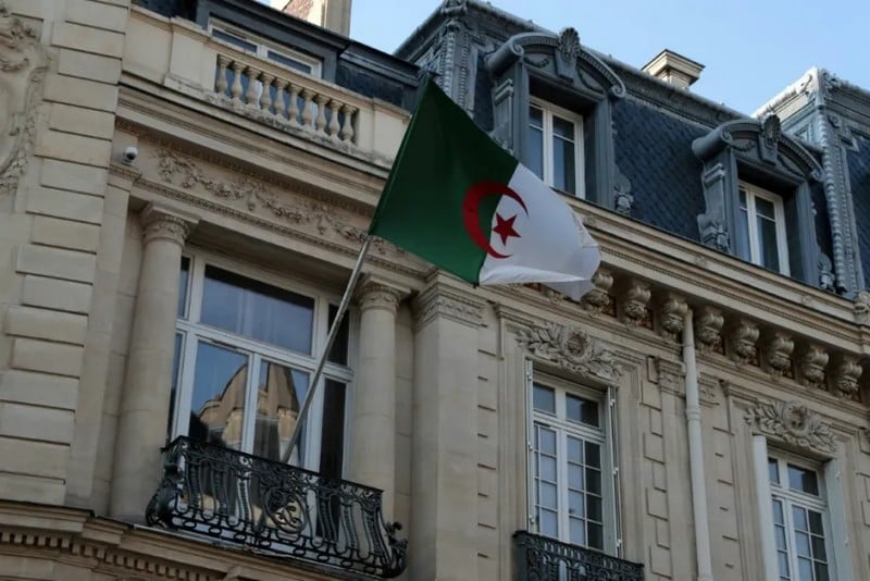 التوترات تتفاقم بين الجزائر وفرنسا