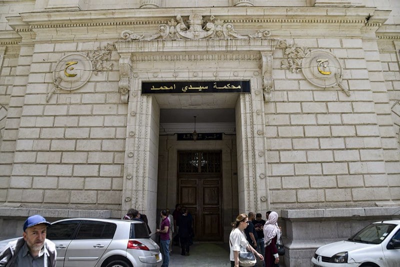 الجزائر تسجن 3 مترشحين للرئاسيات الجزائر تسجن 3 مترشحين للرئاسيات