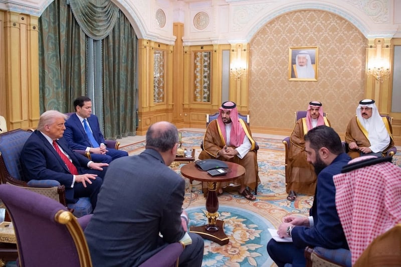 ترامب يدعو الشرع لطرد فلسطينيين