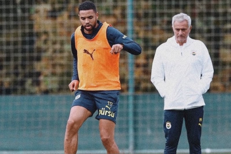 مورينيو يعقد اجتماعا مع النصيري