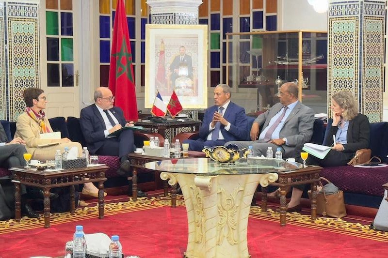 وعود استثمارية ضخمة تتوج مباحثات وكالة التنمية الفرنسية بالأقاليم الجنوبية