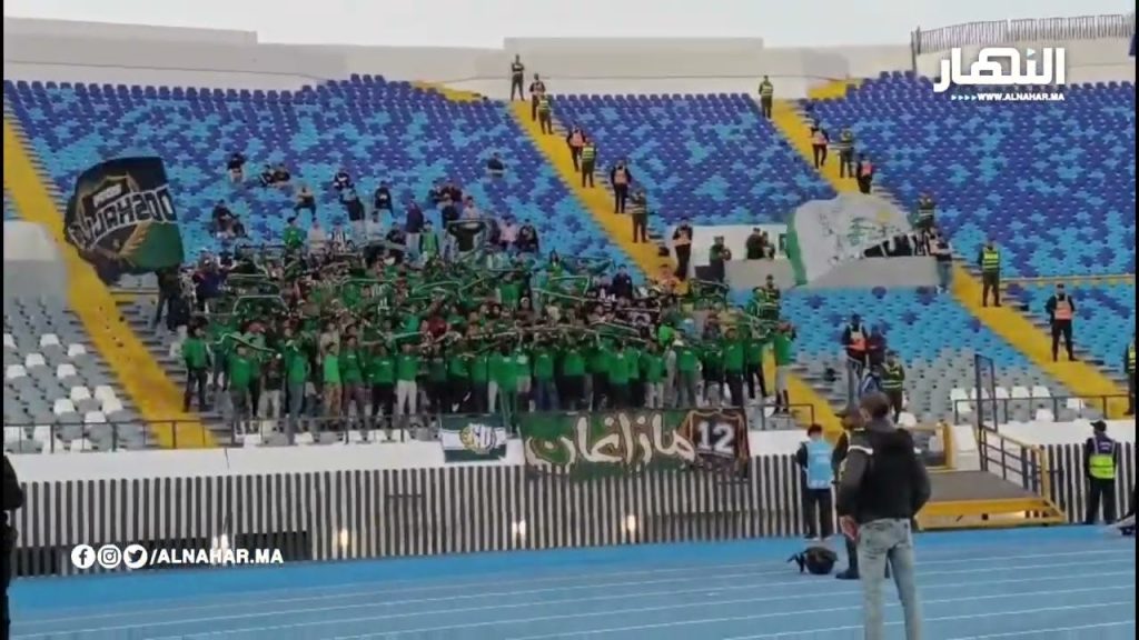 الجمهور الدكالي حاضر بقلبو وصوتو فمركب محمد الخامس