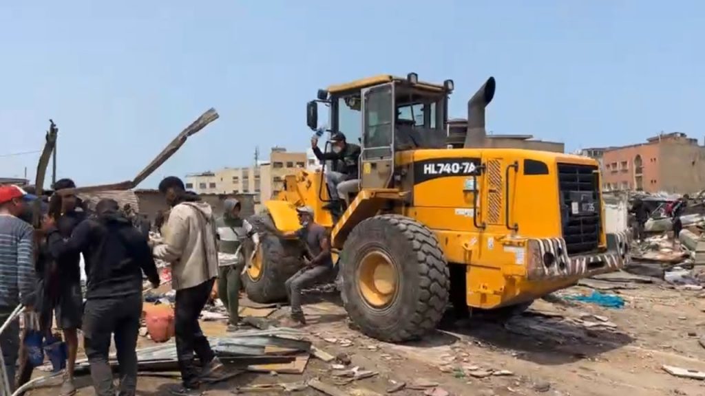 "الطراكس" تطيح بسوق دلاس وتطوي صفحة 40 سنة من الفوضى والعشوائية