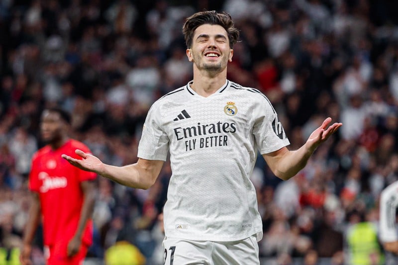 ألونسو يتمسك بإبراهيم دياز في الريال ألونسو يتمسك بإبراهيم دياز في الريال